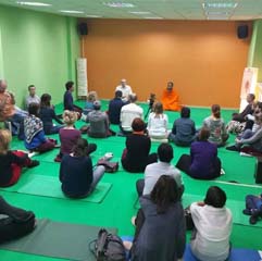 Swami Nityananda Giri delivers a talk on Kriya Yoga in Moscow